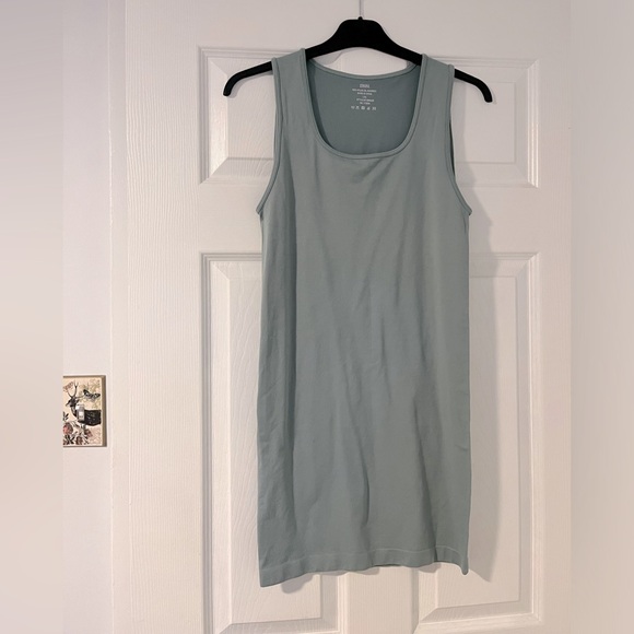Two fitted maternity tank tops - Picture 5 of 9